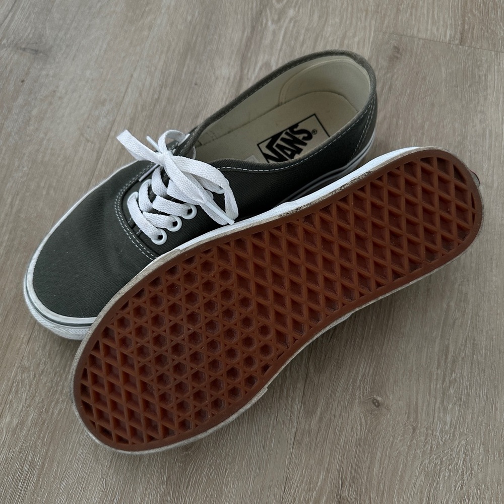 Vans Black and White Sneakers Classic Canvas Design - Picture 2 of 4